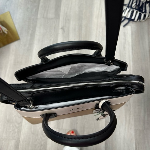 👜 Nine West Oaklynn Satchel - Khaki Multi - NWT - Picture 9 of 9